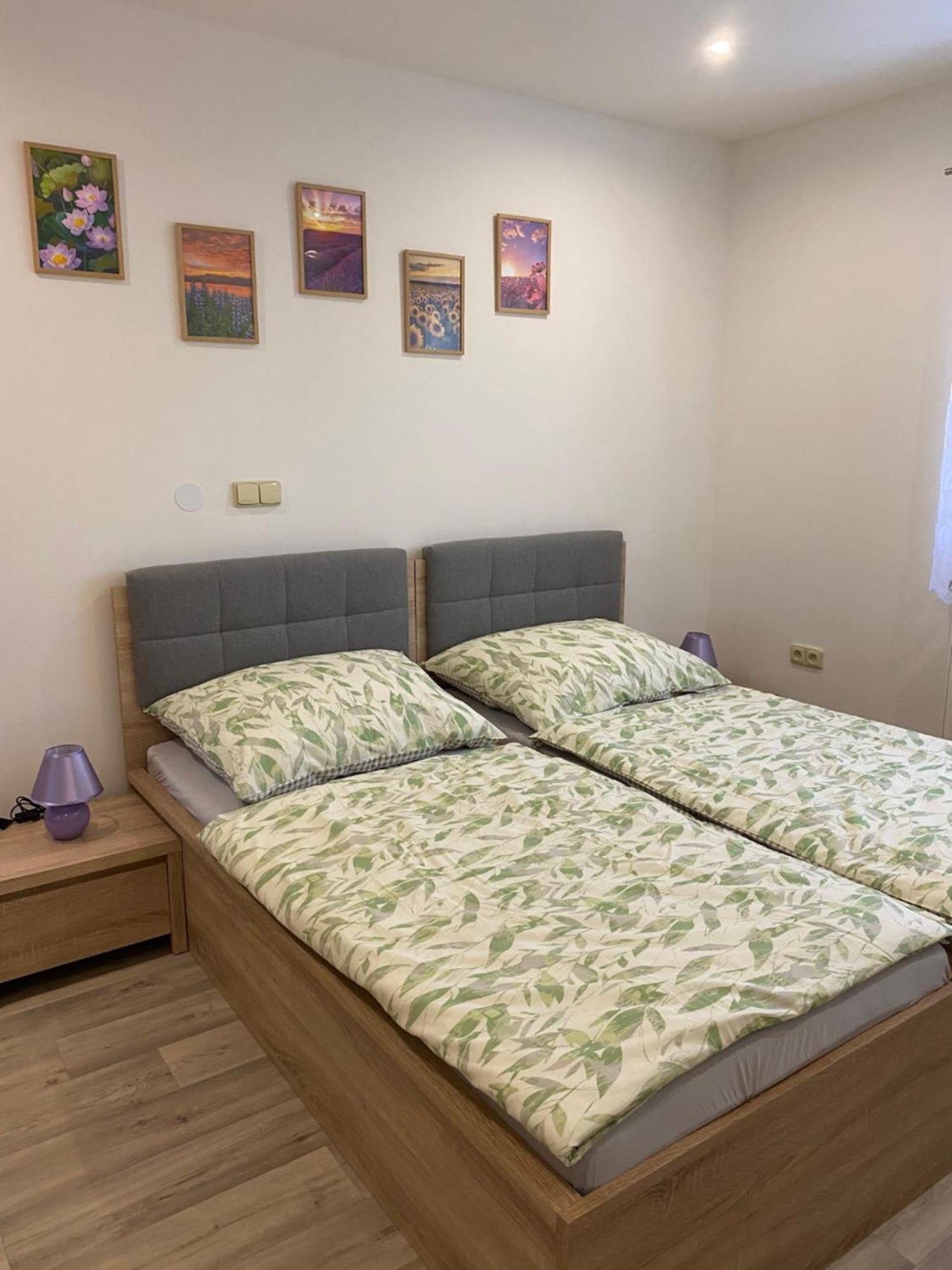 Slunny Domek S Terasou A Zahradou Zvíkovské Podhradí Exterior foto